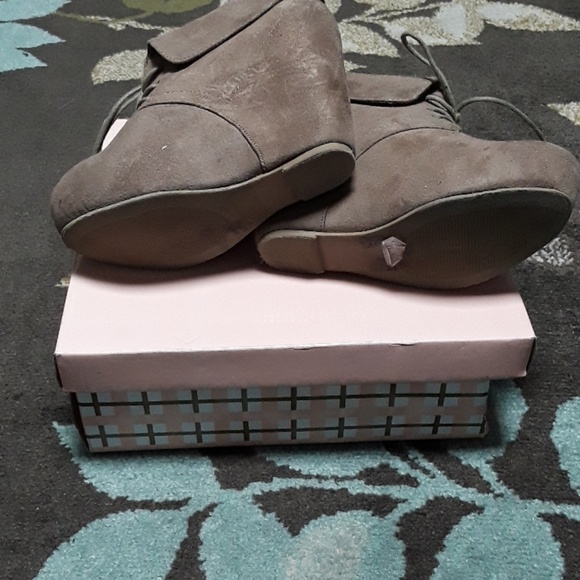 Wedge heel taupe faux suede booties - Picture 5 of 5